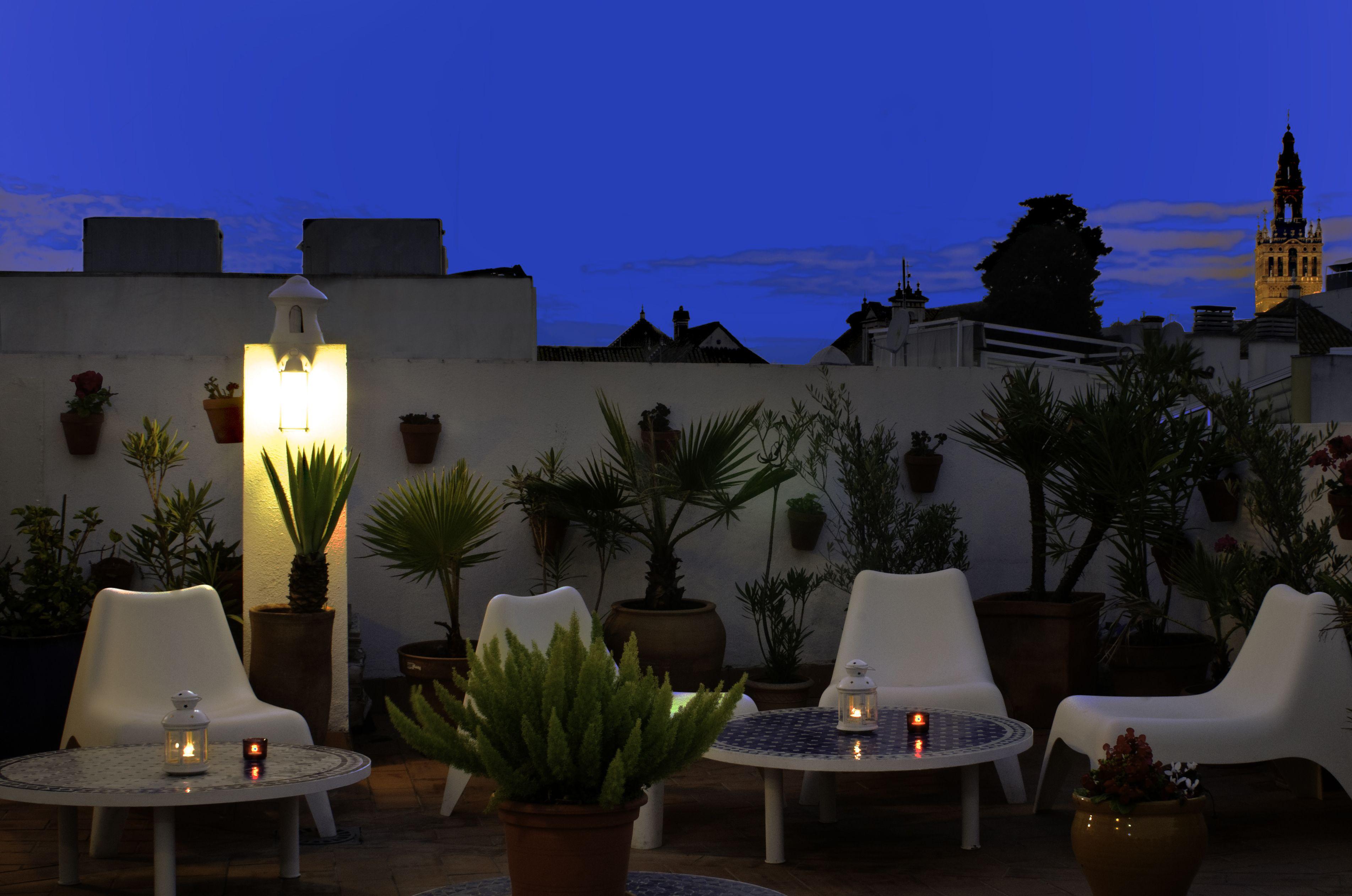 Un Patio En Santa Cruz — Photos 1